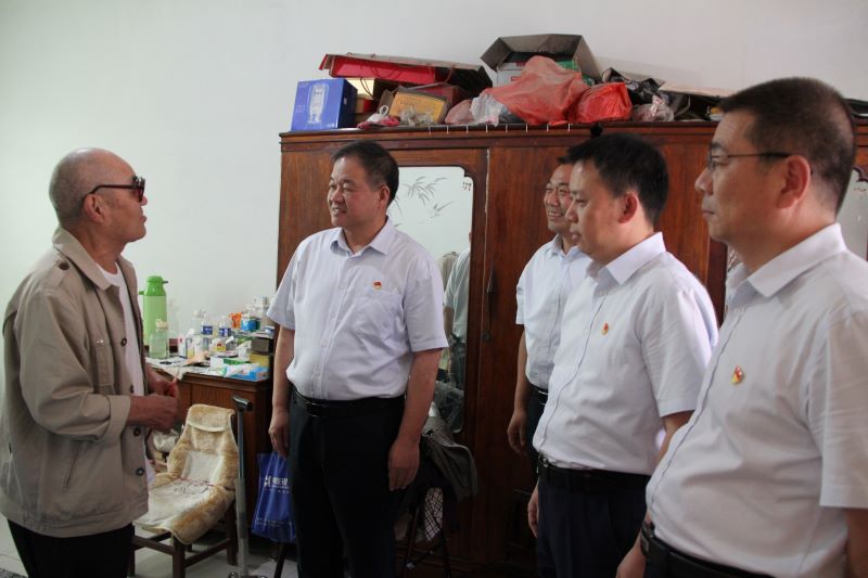 博農(nóng)集團領導走訪慰問老黨員、困難黨員